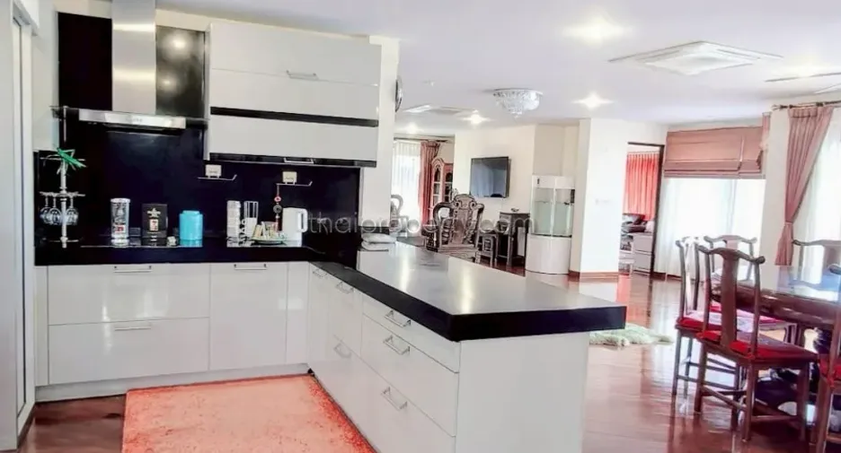 Casa en venta de 6 habitaciones en Bang Lamung, Chonburi