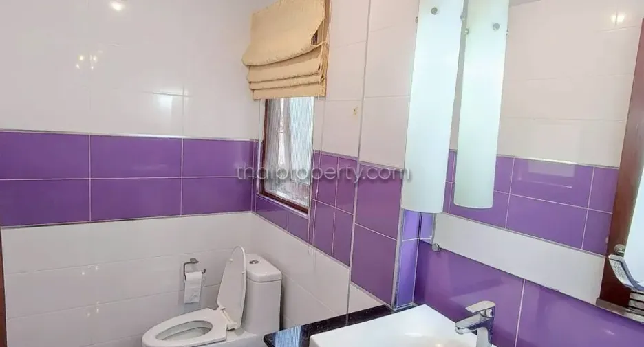 Casa en venta de 6 habitaciones en Bang Lamung, Chonburi