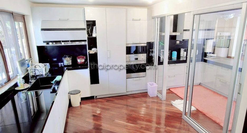 For sale 6 bedrooms house in Bang Lamung, Chonburi