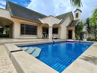 Villa en alquiler y en venta de 3 habitaciones en Bang Lamung, Chonburi