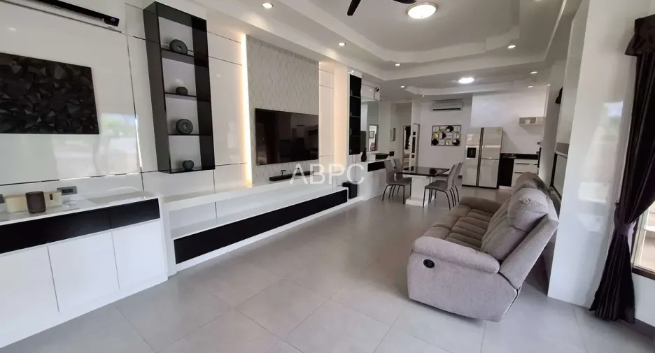For rent and for sale 3 bedrooms house in Bang Lamung, Chonburi