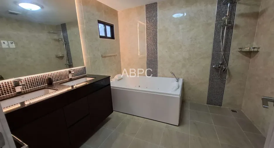 For rent and for sale 3 bedrooms house in Bang Lamung, Chonburi