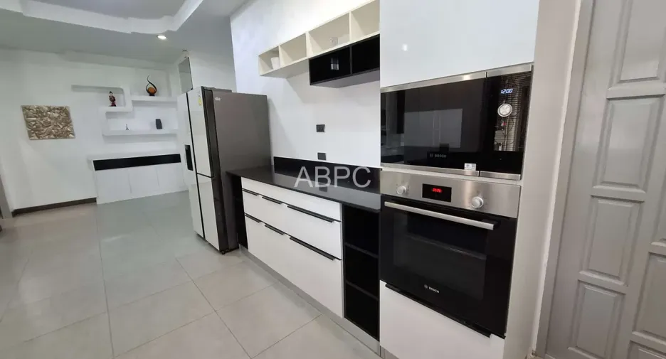 For rent and for sale 3 bedrooms house in Bang Lamung, Chonburi