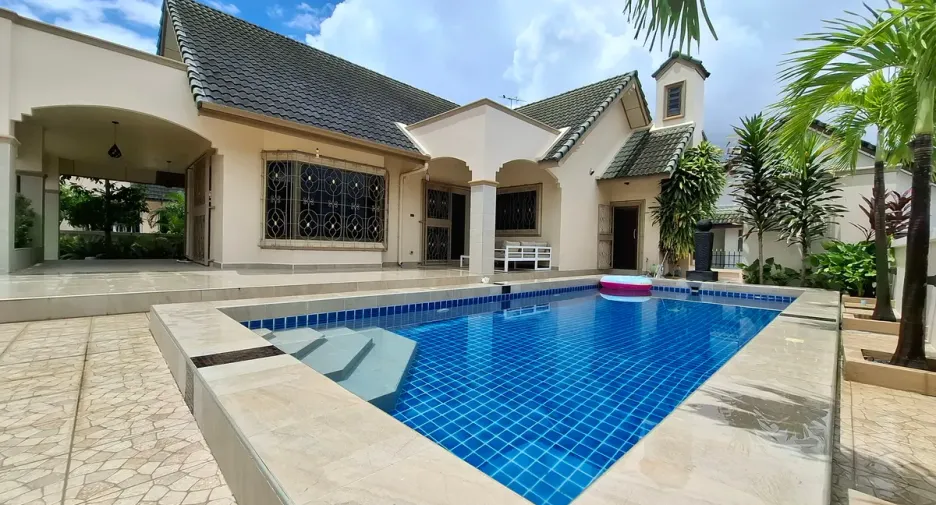For rent and for sale 3 bedrooms house in Bang Lamung, Chonburi