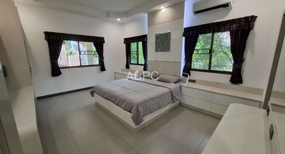 For rent and for sale 3 bedrooms house in Bang Lamung, Chonburi