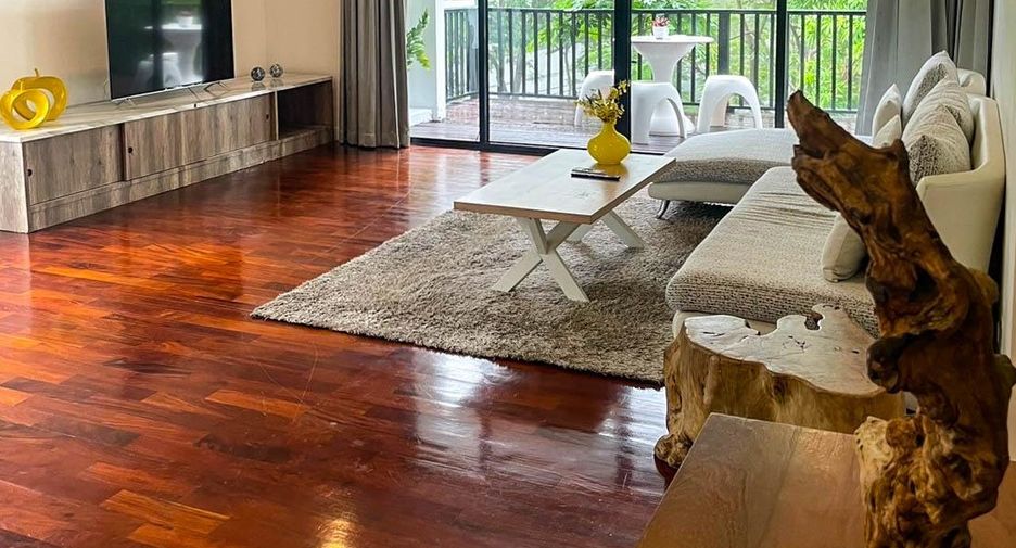 For rent 3 bedrooms condo in Pathum Wan, Bangkok