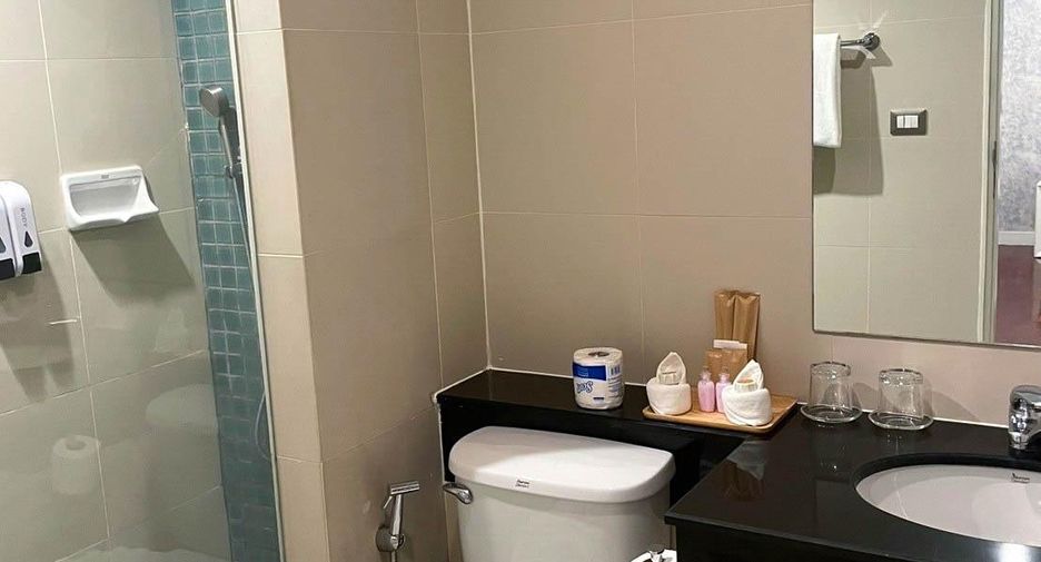 For rent 3 bedrooms condo in Pathum Wan, Bangkok