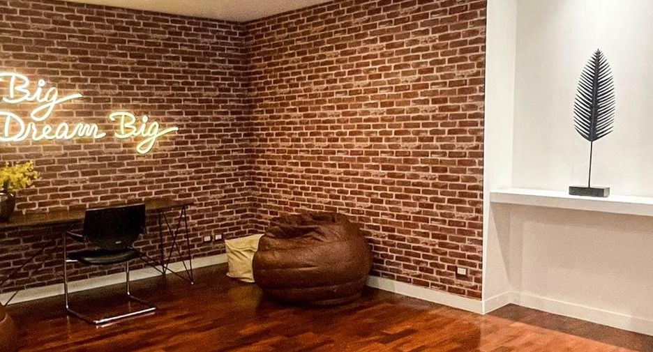 For rent 3 bedrooms condo in Pathum Wan, Bangkok