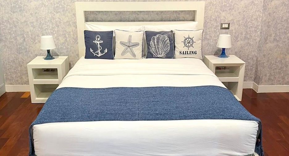 For rent 3 bedrooms condo in Pathum Wan, Bangkok