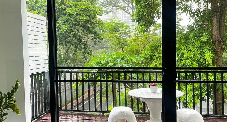For rent 3 bedrooms condo in Pathum Wan, Bangkok
