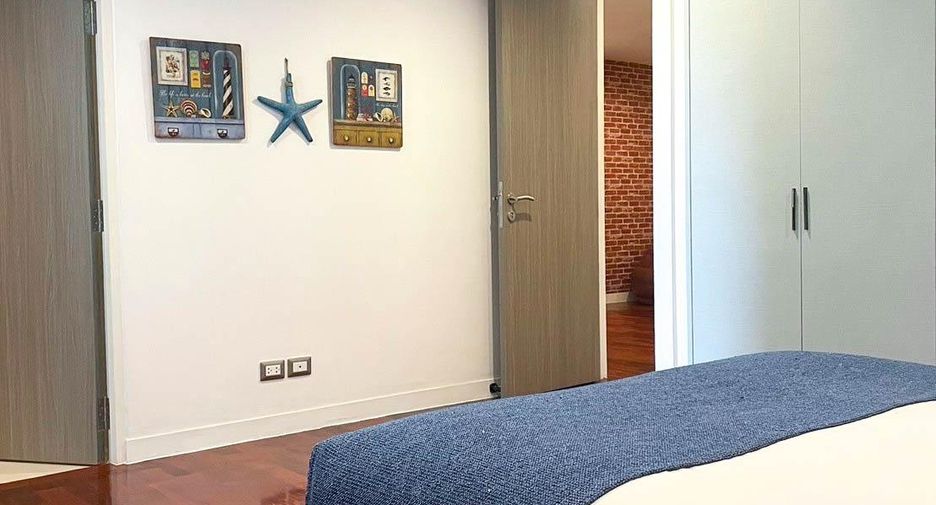 For rent 3 bedrooms condo in Pathum Wan, Bangkok