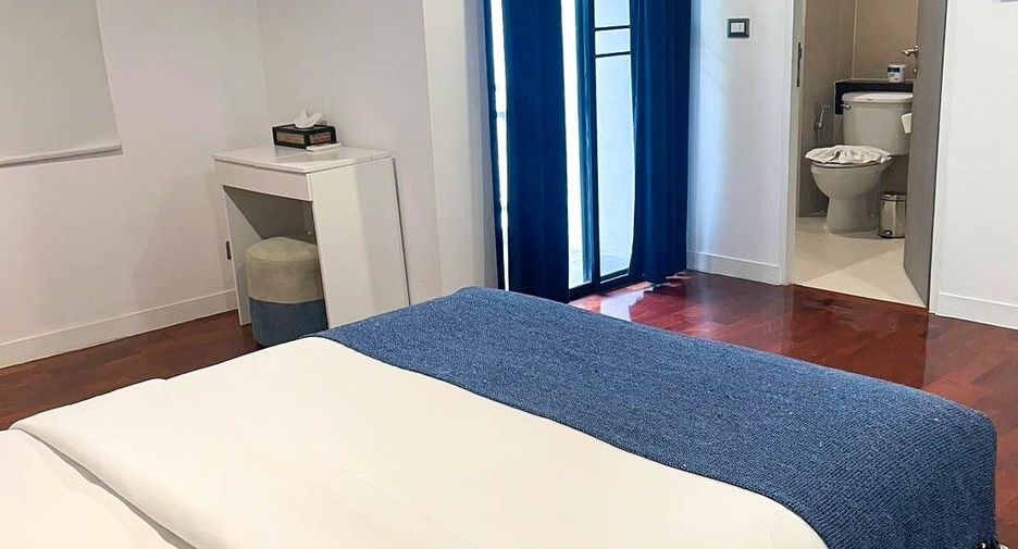 For rent 3 bedrooms condo in Pathum Wan, Bangkok