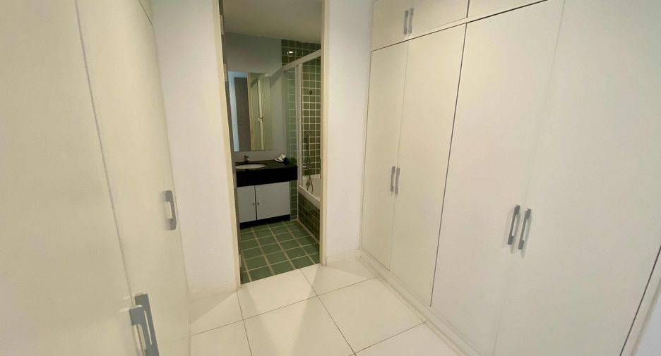 For rent 4 bedrooms condo in Pathum Wan, Bangkok