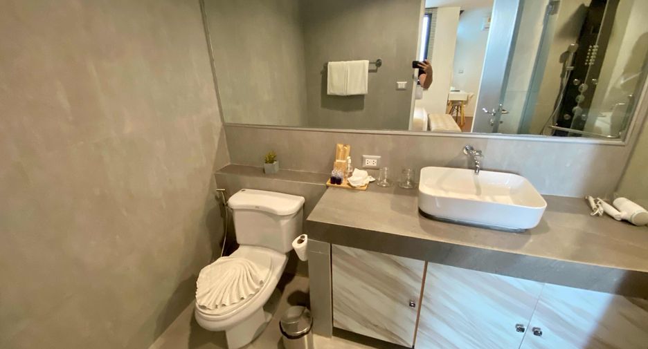 For rent 4 bedrooms condo in Pathum Wan, Bangkok
