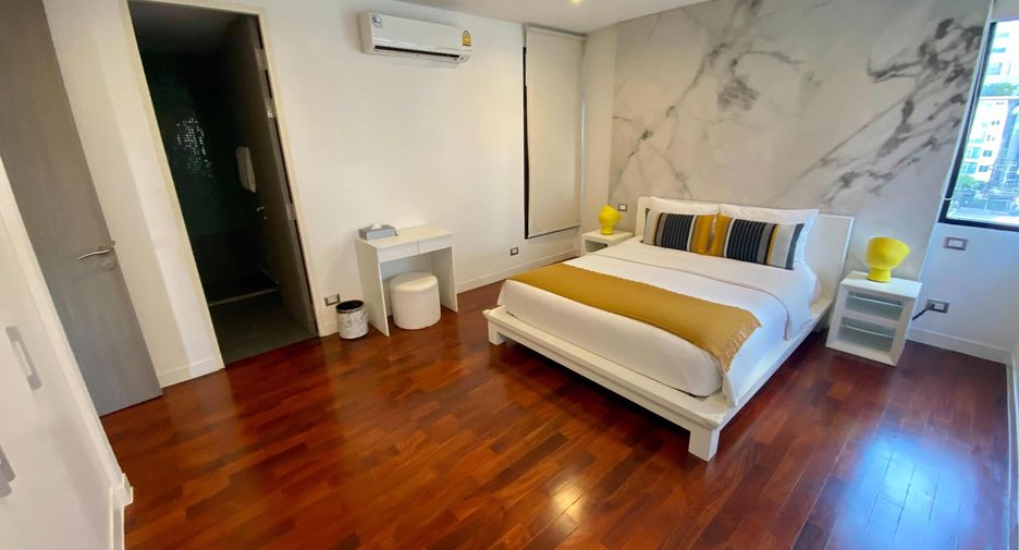 For rent 4 bedrooms condo in Pathum Wan, Bangkok