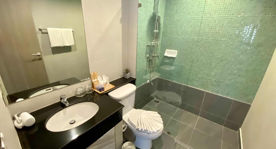 For rent 4 bedrooms condo in Pathum Wan, Bangkok