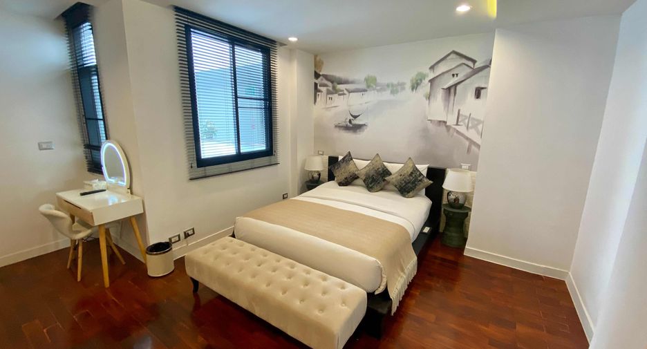 For rent 4 bedrooms condo in Pathum Wan, Bangkok