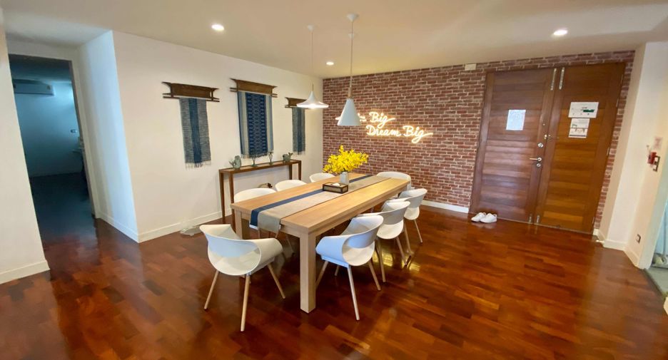 For rent 4 bedrooms condo in Pathum Wan, Bangkok
