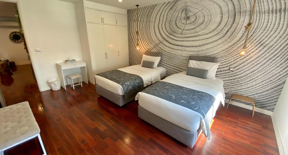For rent 4 bedrooms condo in Pathum Wan, Bangkok
