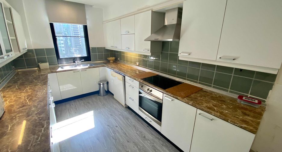 For rent 4 bedrooms condo in Pathum Wan, Bangkok