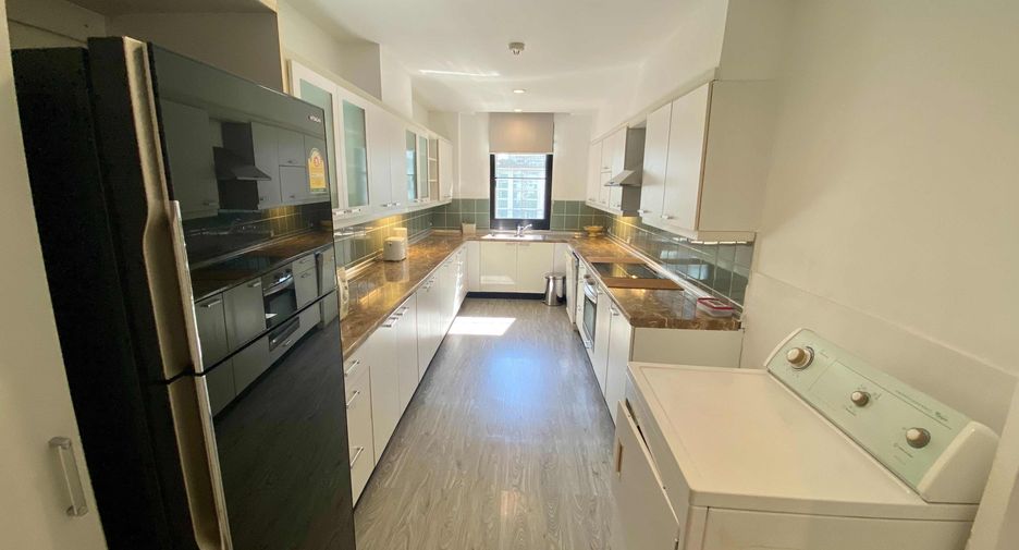 For rent 4 bedrooms condo in Pathum Wan, Bangkok
