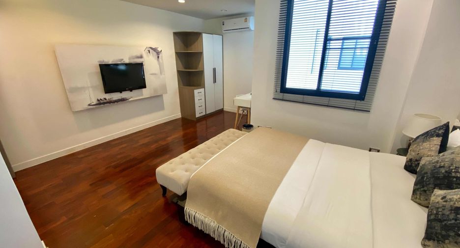 For rent 4 bedrooms condo in Pathum Wan, Bangkok