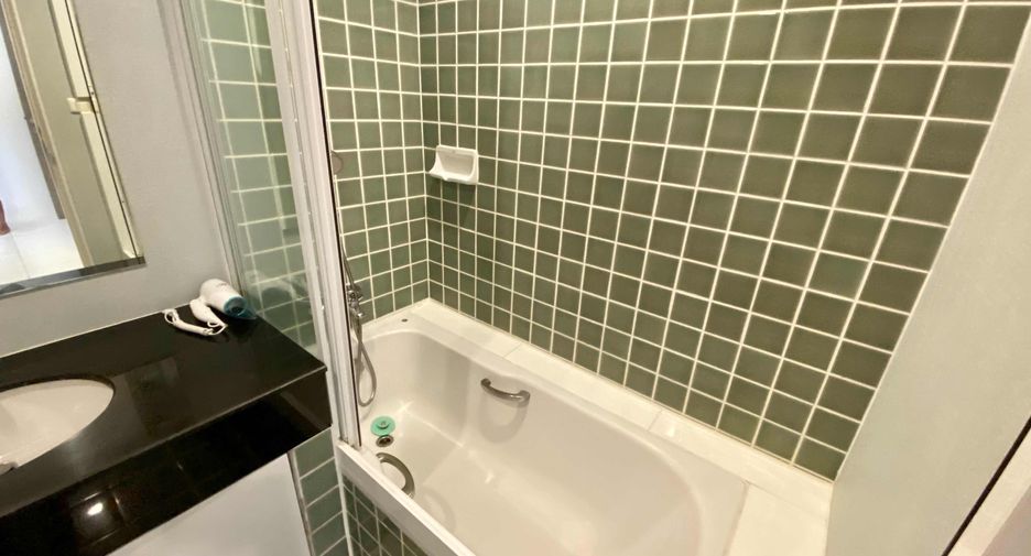 For rent 4 bedrooms condo in Pathum Wan, Bangkok