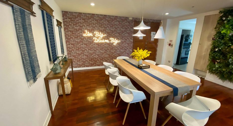For rent 4 bedrooms condo in Pathum Wan, Bangkok