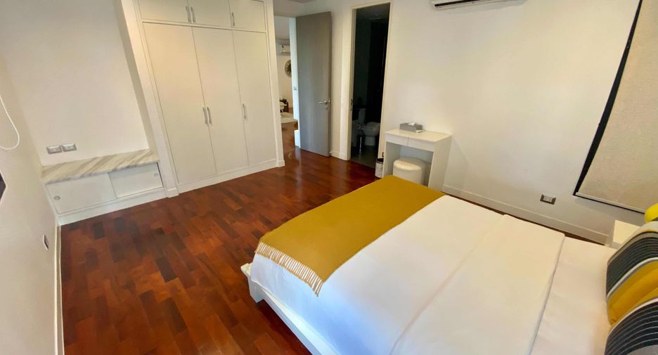 For rent 4 bedrooms condo in Pathum Wan, Bangkok