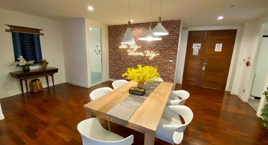 Wohnung zur Miete mit 4 Zimmer in Pathum Wan, Bangkok