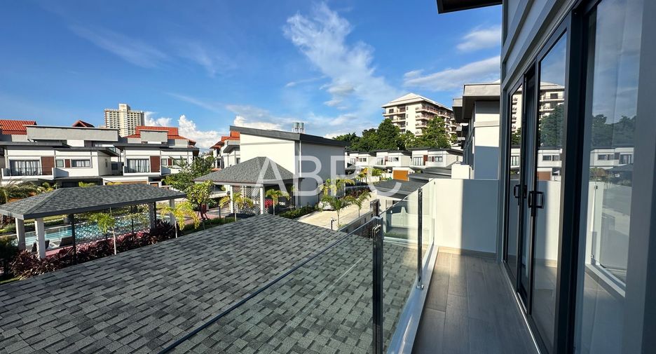 For rent 3 bedrooms villa in Bang Lamung, Chonburi