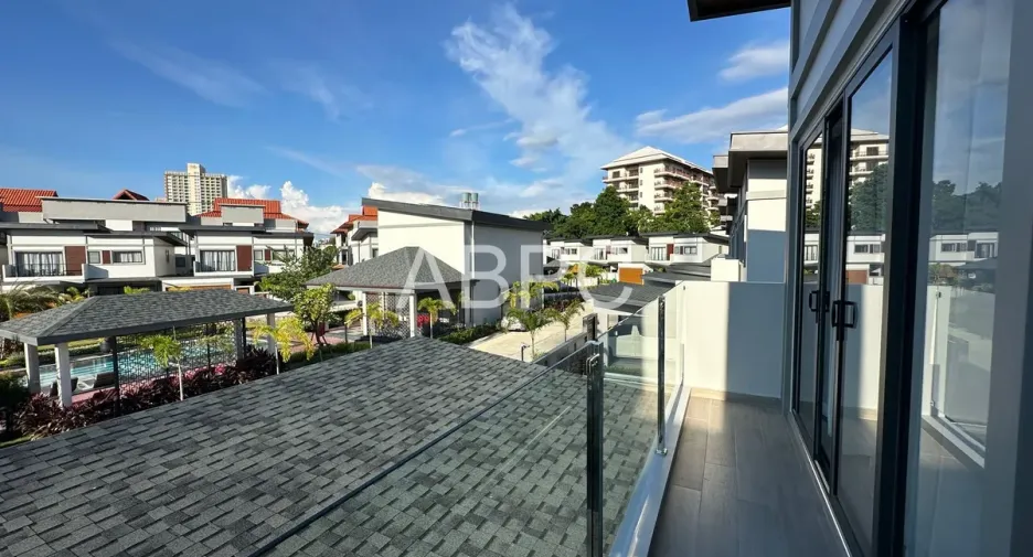For rent 3 bedrooms house in Jomtien, Pattaya