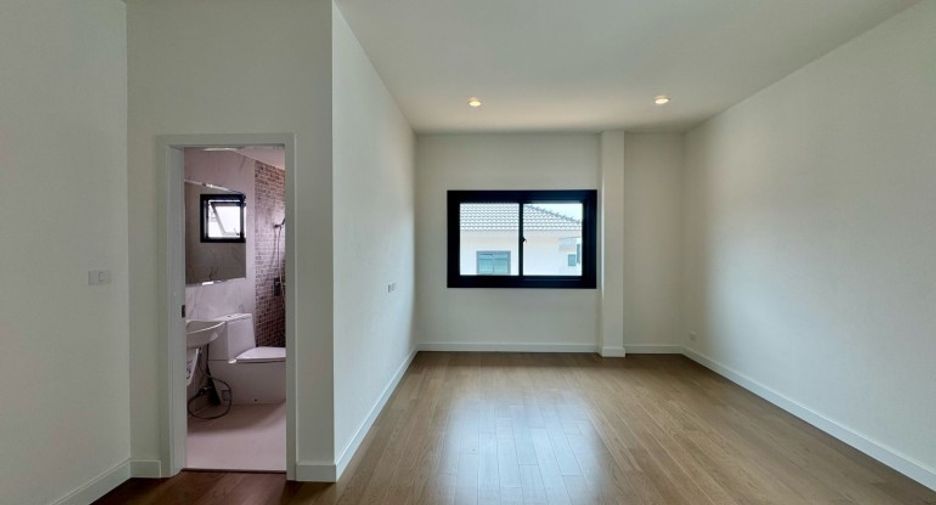 Haus zum Kauf mit 4 Zimmer in Bang Lamung, Chonburi