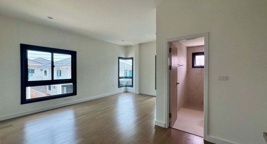 Haus zum Kauf mit 4 Zimmer in Bang Lamung, Chonburi