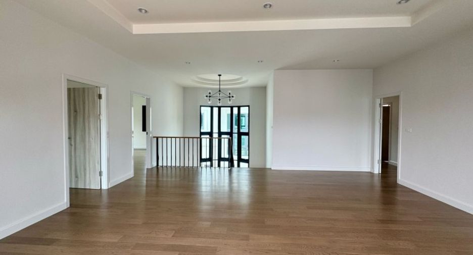 Haus zum Kauf mit 4 Zimmer in Bang Lamung, Chonburi