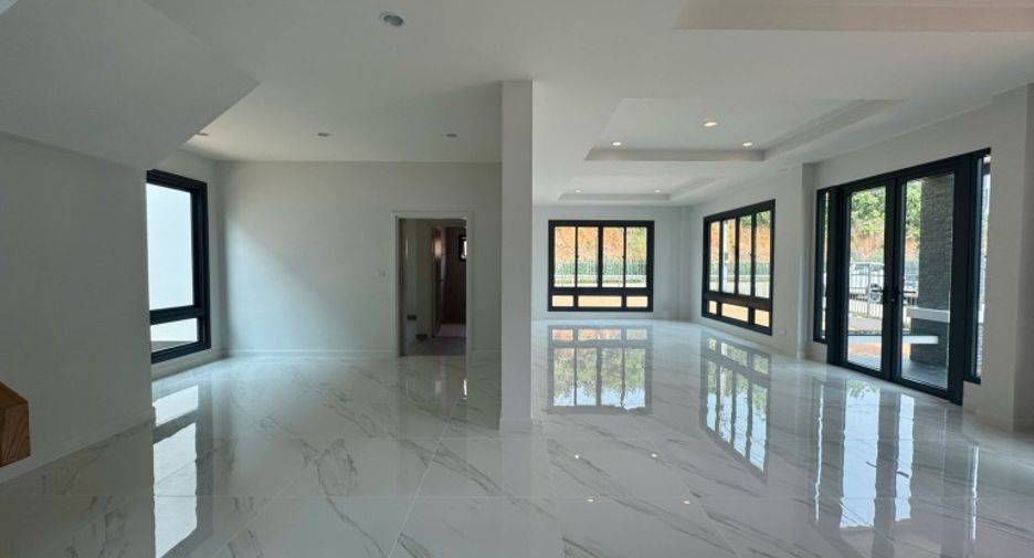 Haus zum Kauf mit 4 Zimmer in Bang Lamung, Chonburi
