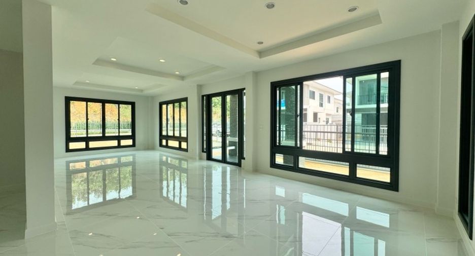 Haus zum Kauf mit 4 Zimmer in Bang Lamung, Chonburi