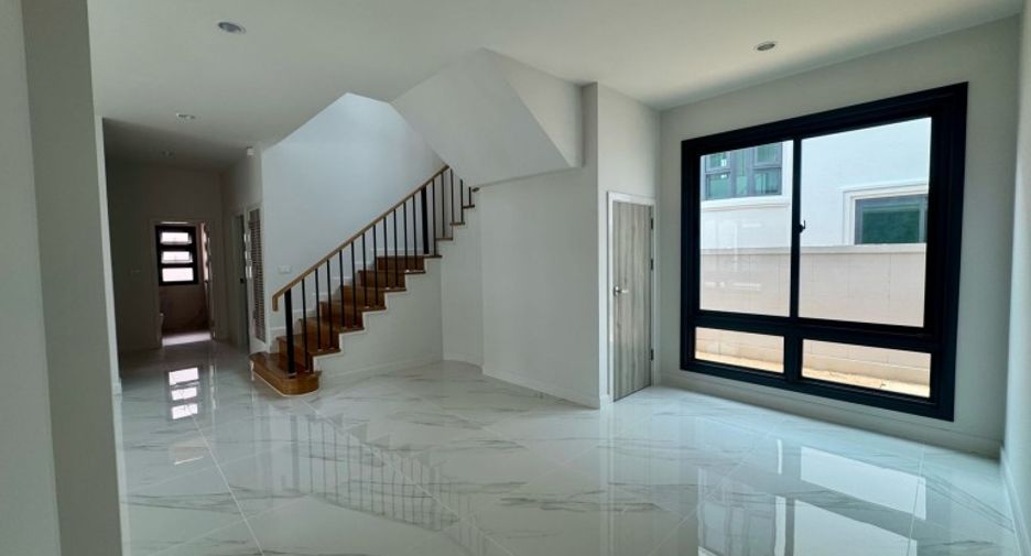 Haus zum Kauf mit 4 Zimmer in Bang Lamung, Chonburi