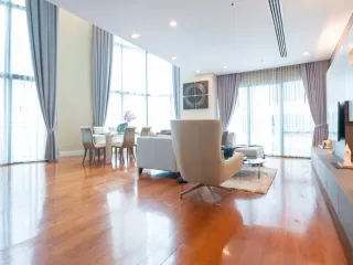 For rent 3 bedrooms condo in Khlong Toei, Bangkok