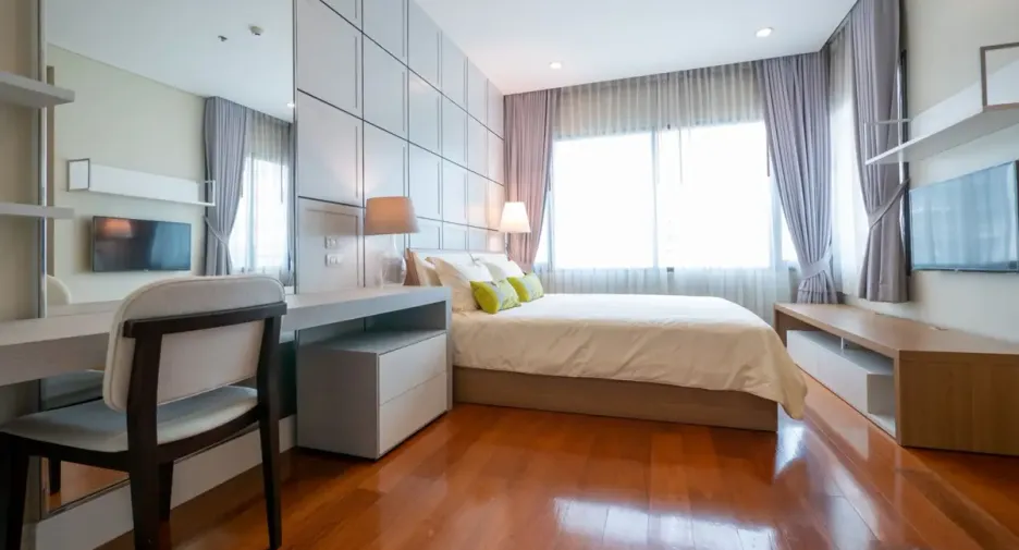 For rent 3 bedrooms condo in Khlong Toei, Bangkok