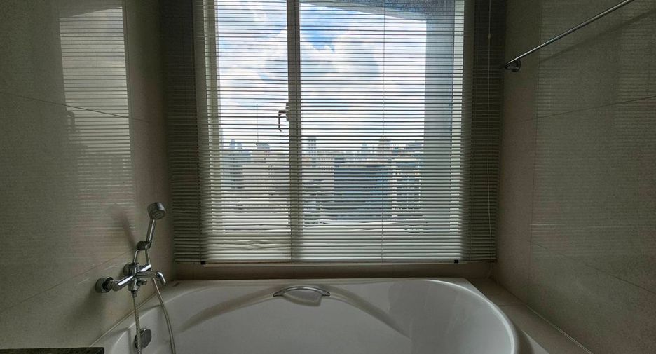 Condo en alquiler de 2 habitaciones en Khlong Toei, Bangkok