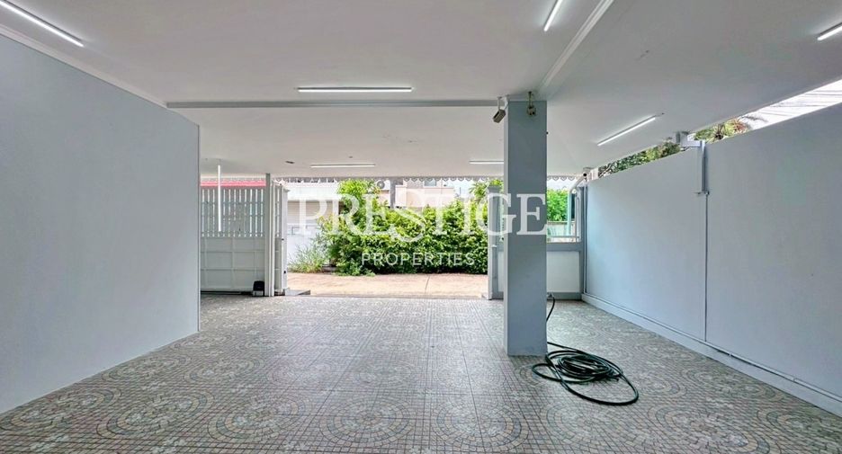 For sale 5 bedrooms house in Bang Lamung, Chonburi