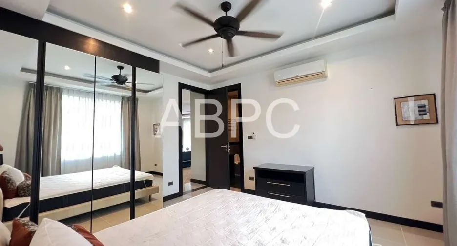 For rent and for sale 4 bedrooms house in East Pattaya, Pattaya