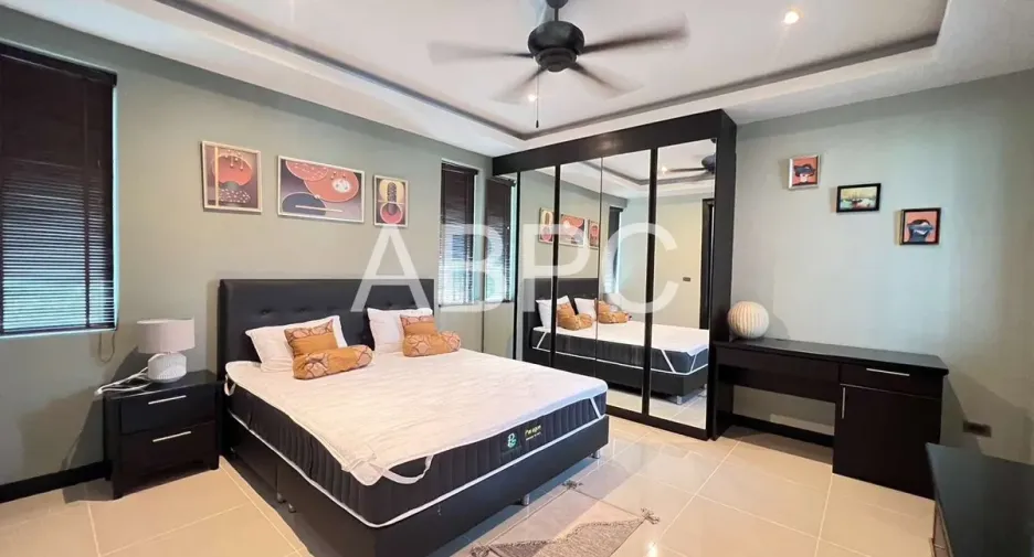 For rent and for sale 4 bedrooms house in East Pattaya, Pattaya