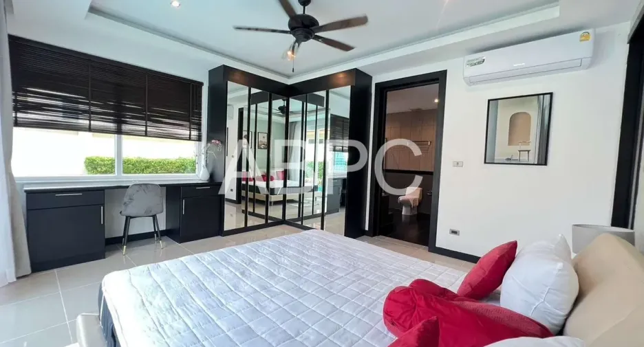 For rent and for sale 4 bedrooms house in East Pattaya, Pattaya