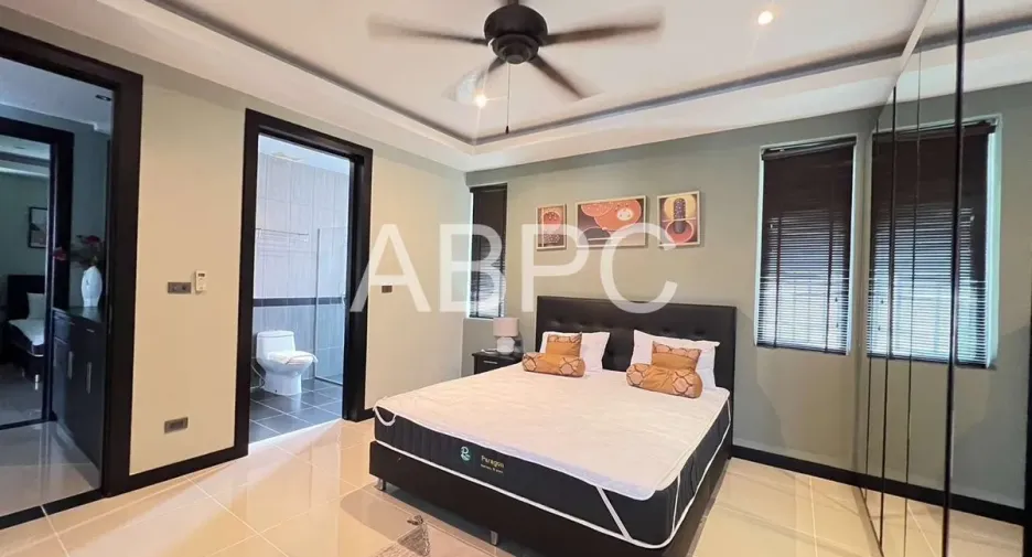 For rent and for sale 4 bedrooms house in East Pattaya, Pattaya