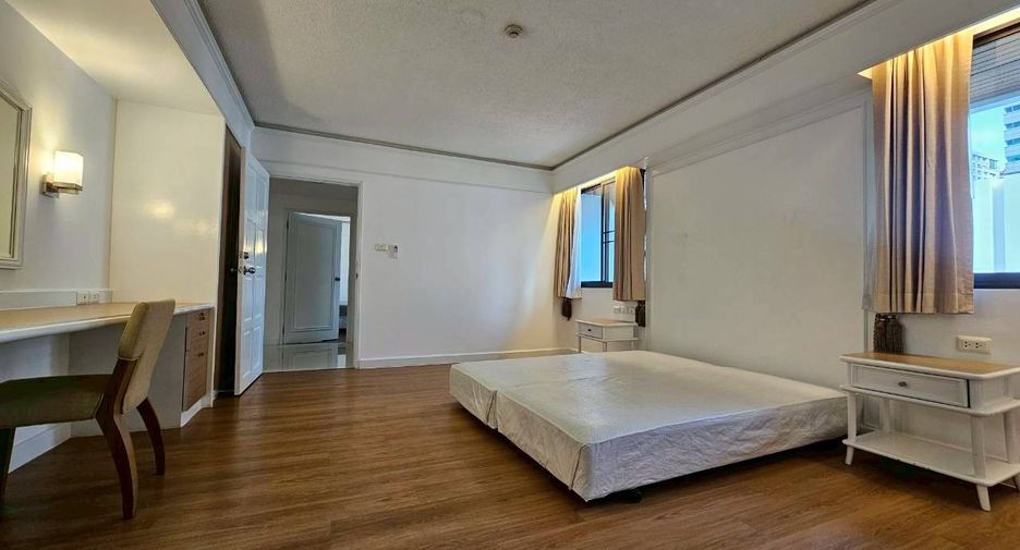 For rent 2 bedrooms condo in Pathum Wan, Bangkok