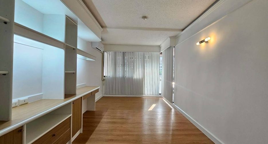 For rent 2 bedrooms condo in Pathum Wan, Bangkok
