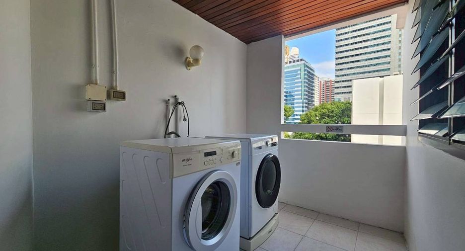 For rent 2 bedrooms condo in Pathum Wan, Bangkok