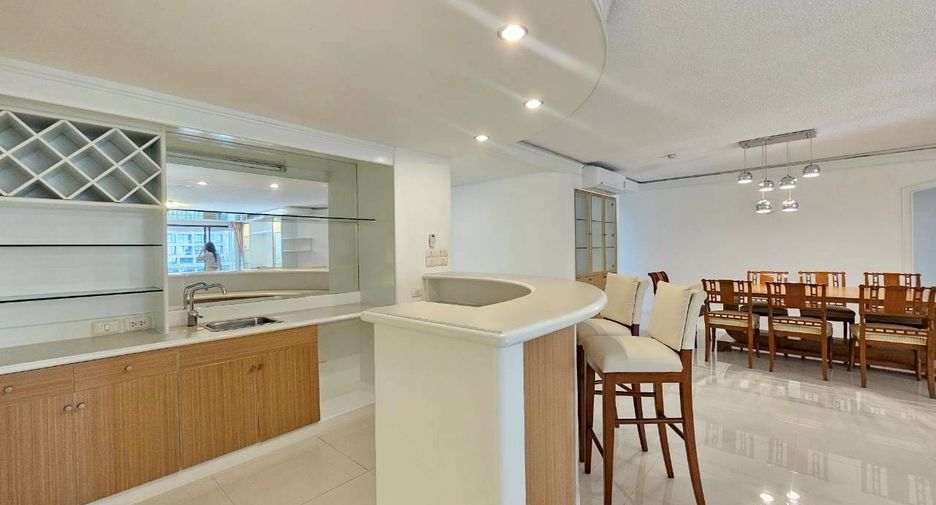 For rent 2 bedrooms condo in Pathum Wan, Bangkok